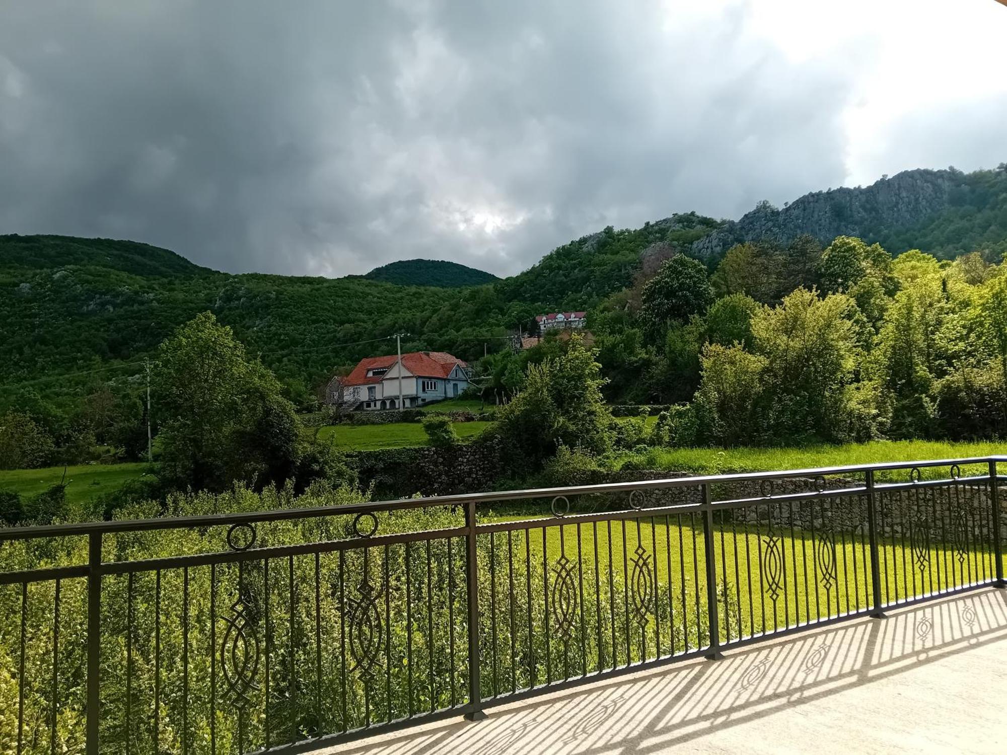 Konak Ugnji-Village Cetinje Eksteriør bilde